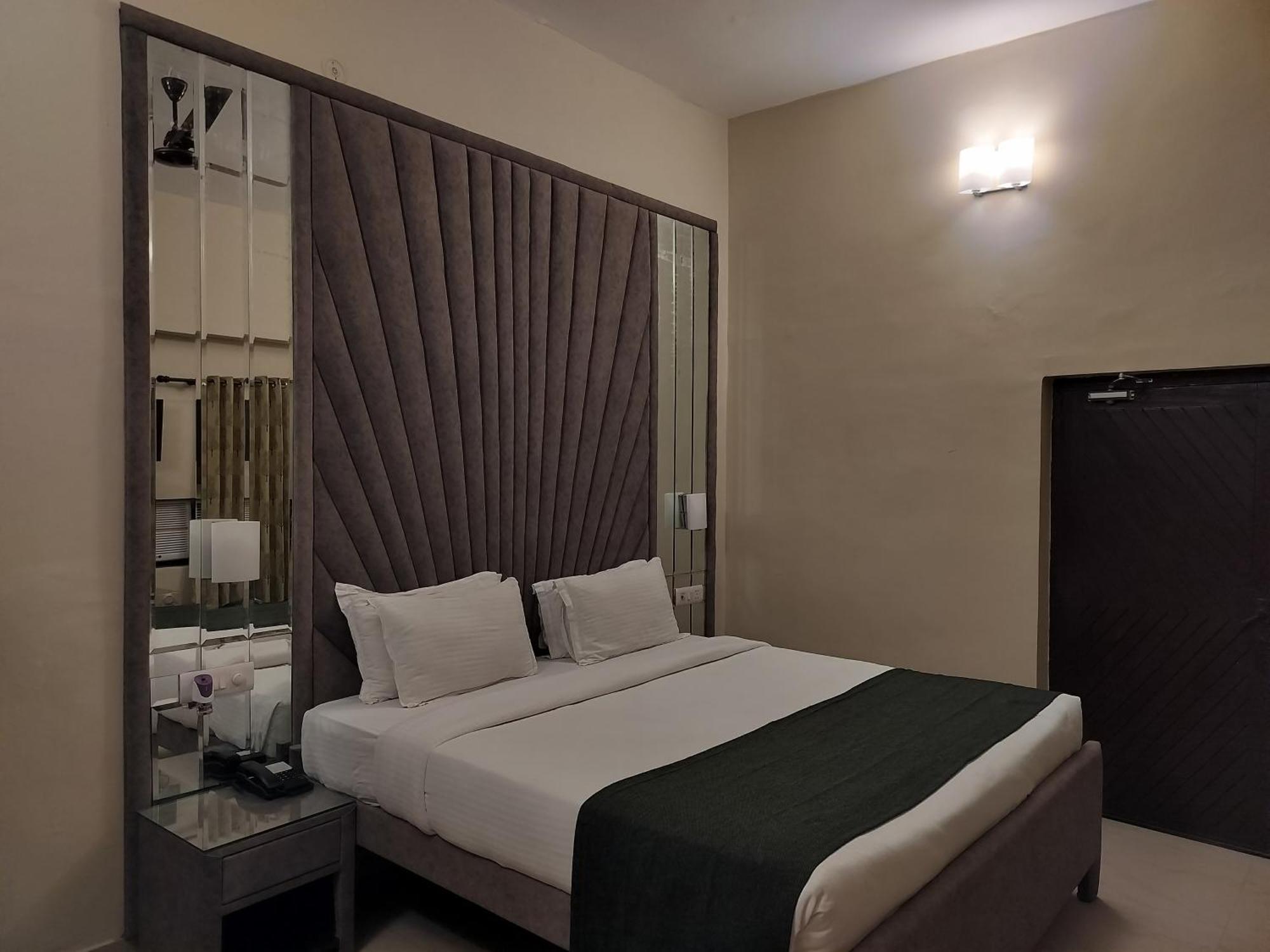Bel-La Monde Hotel "Riverside" - Jim Corbett Garjia Luaran gambar